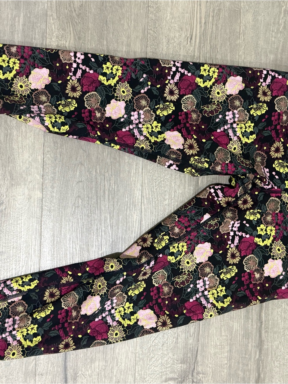 Lululemon Athletica Floral Leggings/ black with pink and yellow flowers. Sz 16